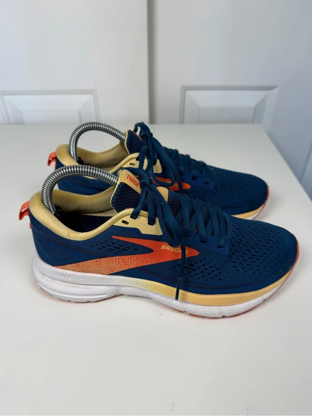 Brooks Trace 3 Women’s Size 8 Blue‎ Orange Athletic Running Shoes Sneakers